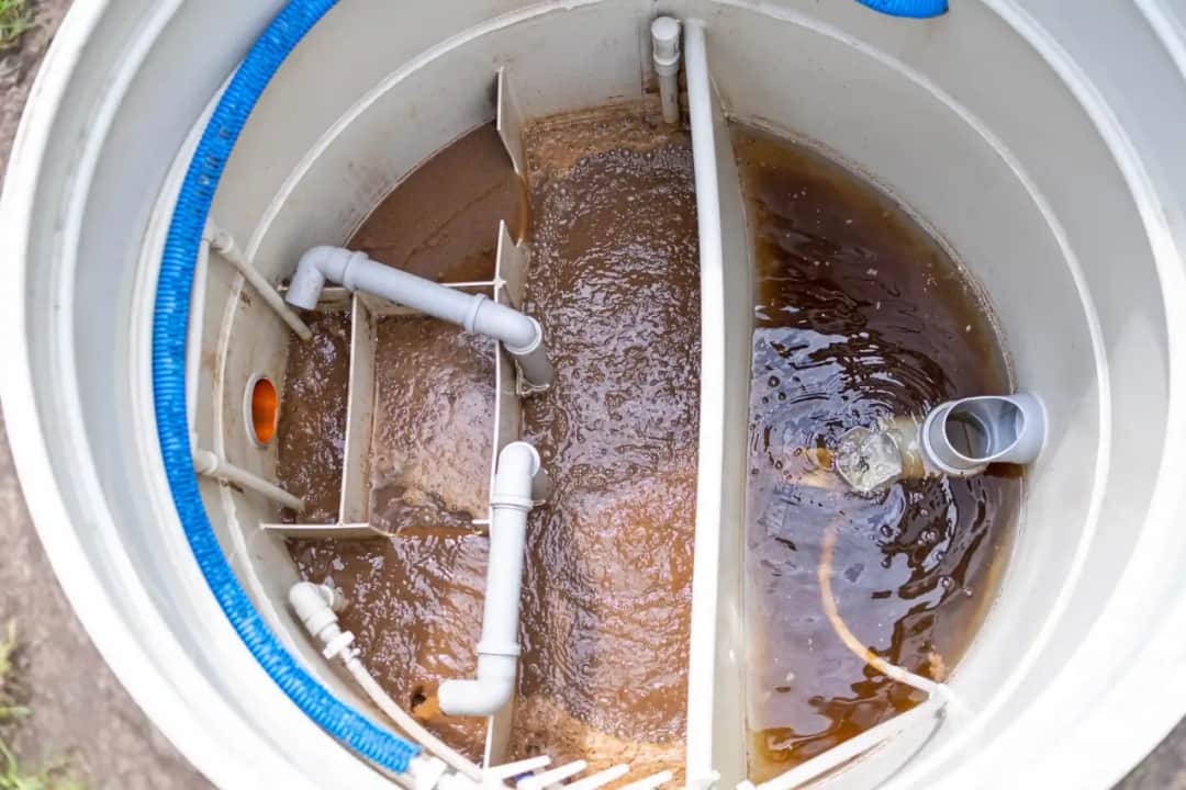 Oczyszczalnia ścieków biologiczna czy ekologiczna – która jest lepsza?