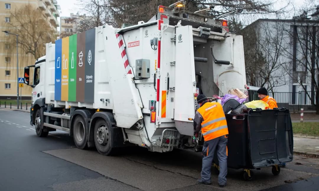 Ile kosztują śmieci w Warszawie? Sprawdź aktualne stawki i różnice